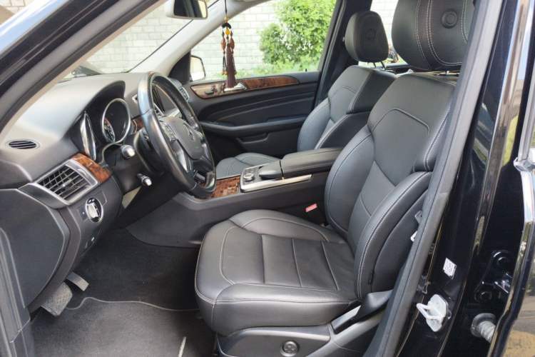 Used Mercedes-Benz M-Class 2015 ML 400 4MATIC Dynamic Model Left Front Seat