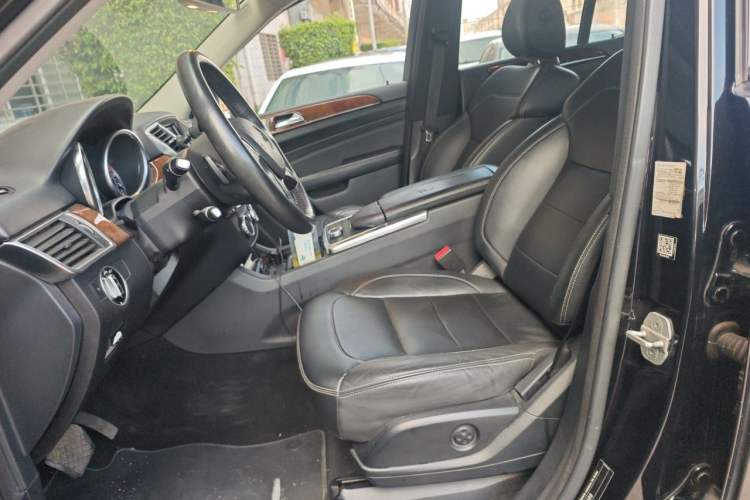 Used Mercedes-Benz M-Class 2015 ML 400 4MATIC Dynamic Model Left Front Seat