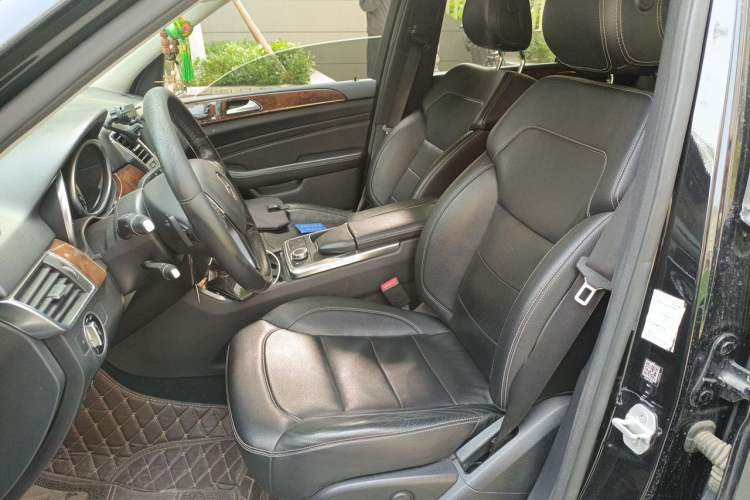 Used Mercedes-Benz M-Class 2015 ML 400 4MATIC Dynamic Model Left Front Seat