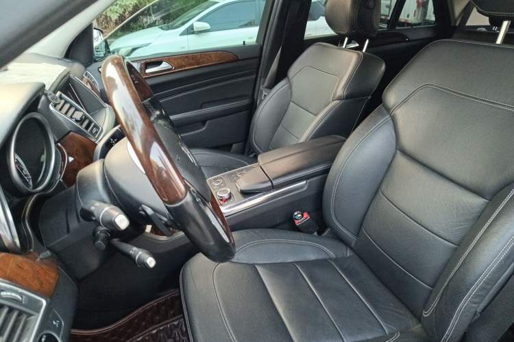 Used Mercedes-Benz M-Class 2015 ML 400 4MATIC Luxury Model Left Front Seat