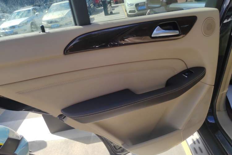 Used Mercedes-Benz M-Class 2015 ML 350 CDI 4MATIC Left Rear Door Interior