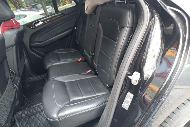 Used Mercedes-Benz M-Class 2015 ML 400 4MATIC Luxury Model Left Rear Seat