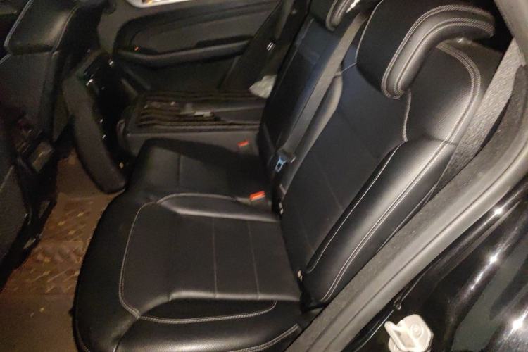 Used Mercedes-Benz M-Class 2015 ML 320 4MATIC Left Rear Seat