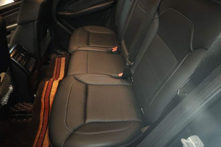 Used Mercedes-Benz M-Class 2015 ML 320 4MATIC Left Rear Seat