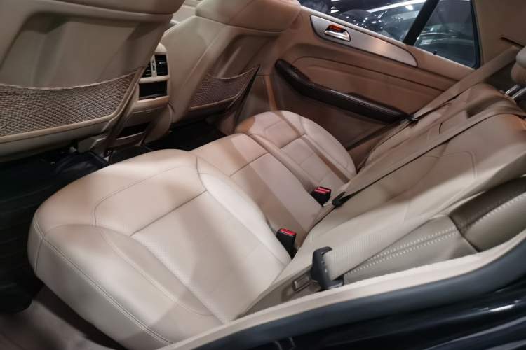 Used Mercedes-Benz M-Class 2015 ML 320 4MATIC Left Rear Seat