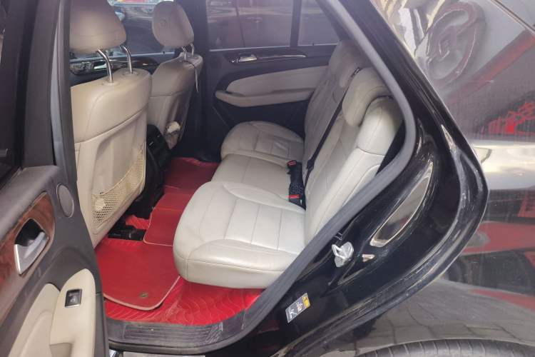 Used Mercedes-Benz M-Class 2015 ML 400 4MATIC Luxury Model Left Rear Seat