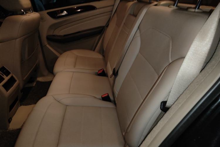Used Mercedes-Benz M-Class 2015 ML 400 4MATIC Dynamic Model Left Rear Seat