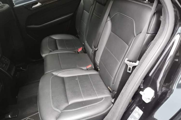 Used Mercedes-Benz M-Class 2015 ML 400 4MATIC Dynamic Model Left Rear Seat