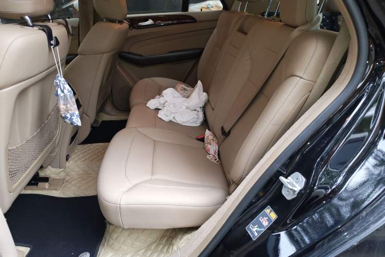 Used Mercedes-Benz M-Class 2015 ML 400 4MATIC Dynamic Model Left Rear Seat
