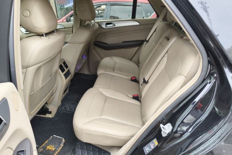 Used Mercedes-Benz M-Class 2015 ML 320 4MATIC Left Rear Seat