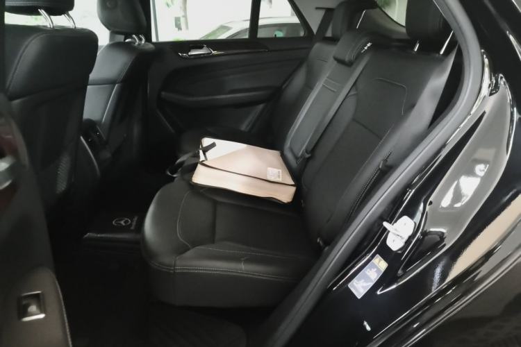 Used Mercedes-Benz M-Class 2015 ML 400 4MATIC Dynamic Model Left Rear Seat