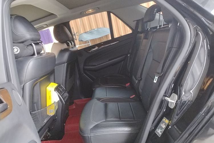 Used Mercedes-Benz M-Class 2015 ML 400 4MATIC Luxury Model Left Rear Seat