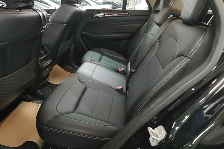 Used Mercedes-Benz M-Class 2015 ML 400 4MATIC Dynamic Model Left Rear Seat