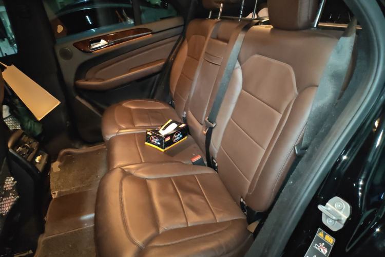 Used Mercedes-Benz M-Class 2015 ML 400 4MATIC Luxury Model Left Rear Seat