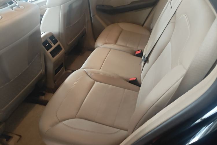 Used Mercedes-Benz M-Class 2015 ML 400 4MATIC Dynamic Model Left Rear Seat