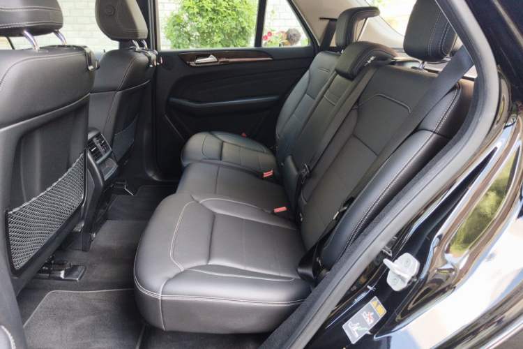 Used Mercedes-Benz M-Class 2015 ML 400 4MATIC Dynamic Model Left Rear Seat
