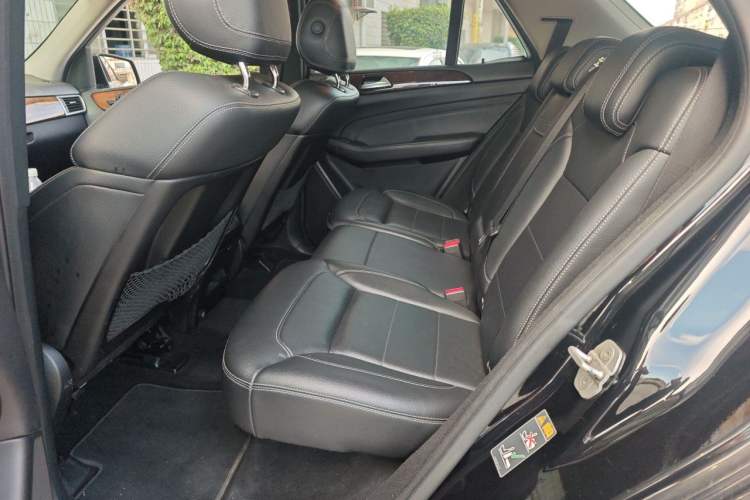 Used Mercedes-Benz M-Class 2015 ML 400 4MATIC Dynamic Model Left Rear Seat