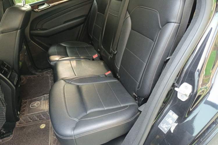 Used Mercedes-Benz M-Class 2015 ML 400 4MATIC Dynamic Model Left Rear Seat