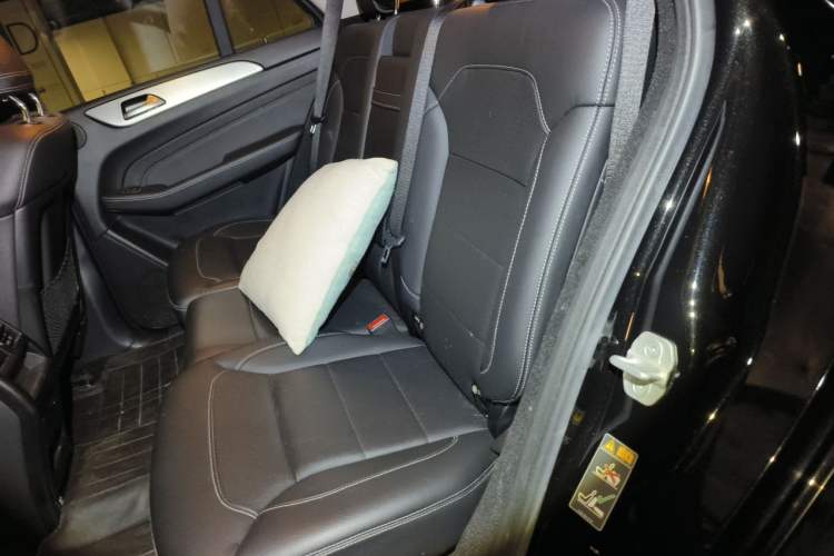 Used Mercedes-Benz M-Class 2015 ML 320 4MATIC Left Rear Seat