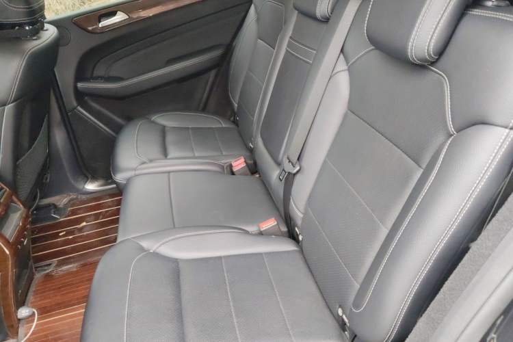 Used Mercedes-Benz M-Class 2015 ML 400 4MATIC Dynamic Model Left Rear Seat
