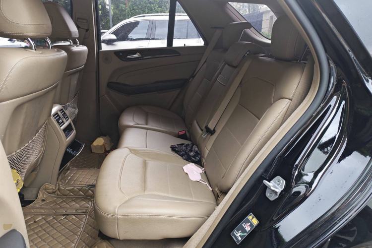 Used Mercedes-Benz M-Class 2015 ML 400 4MATIC Dynamic Model Left Rear Seat