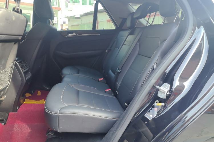Used Mercedes-Benz M-Class 2015 ML 400 4MATIC Dynamic Model Left Rear Seat