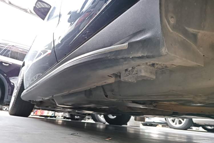Used Mercedes-Benz M-Class 2015 ML 400 4MATIC Luxury Model Left Side Sill