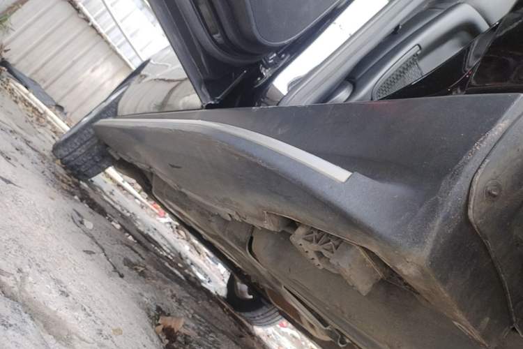 Used Mercedes-Benz M-Class 2015 ML 400 4MATIC Luxury Model Left Side Sill