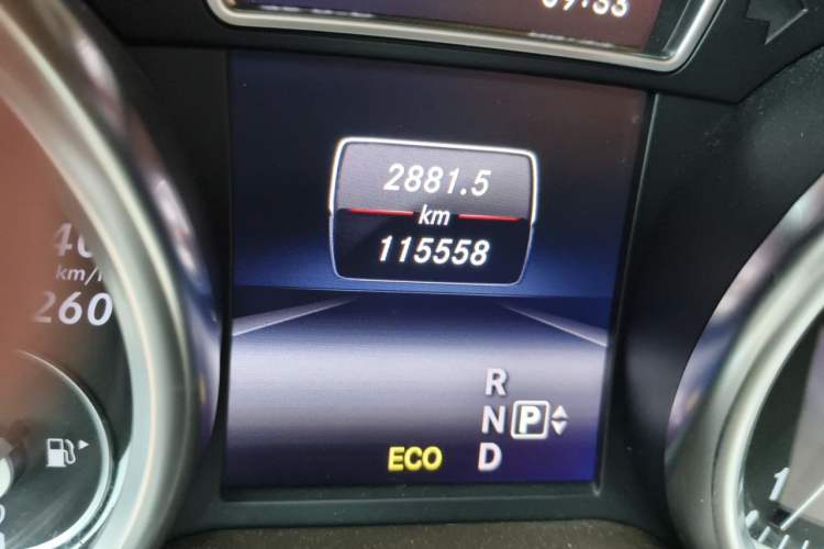 Used Mercedes-Benz M-Class 2015 ML 320 4MATIC Odometer Close Up