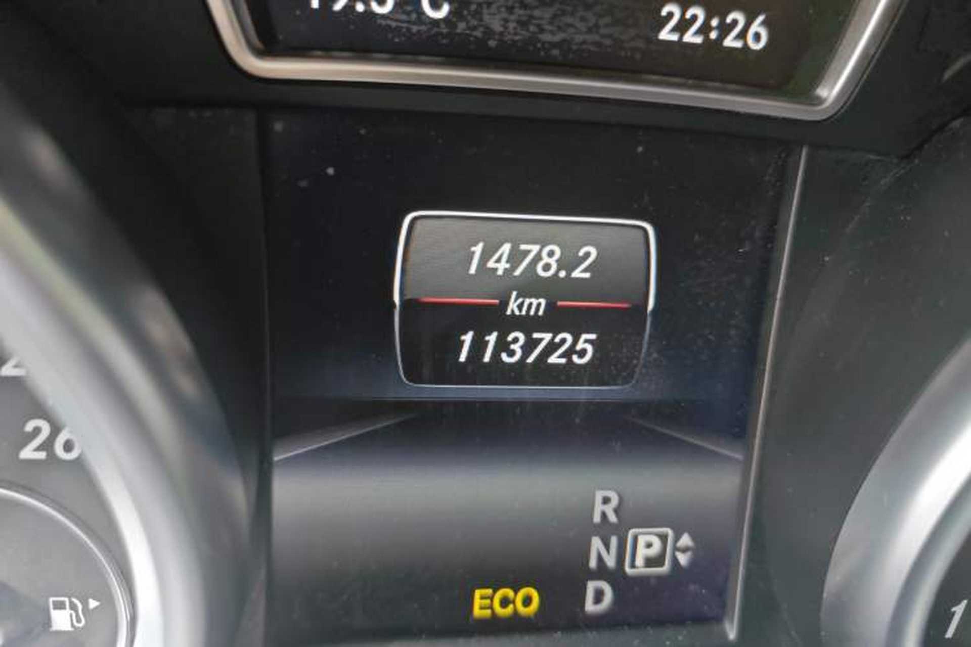 Used Mercedes-Benz M-Class 2015 ML 320 4MATIC Odometer Close Up