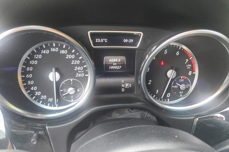 Used Mercedes-Benz M-Class  Odometer Close Up