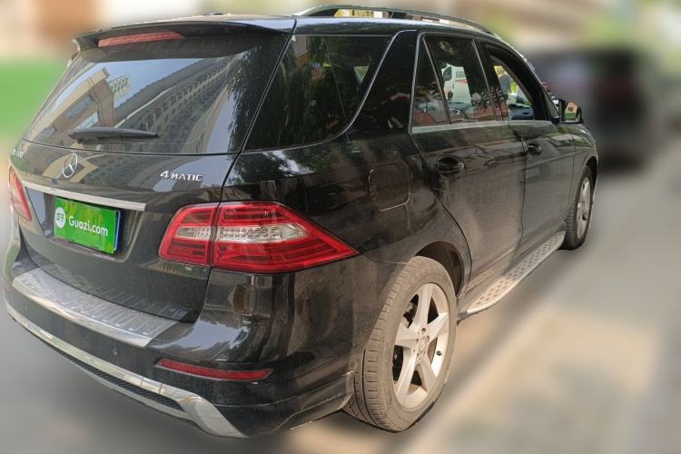 Used Mercedes-Benz M-Class 2015 ML 400 4MATIC Dynamic Model Rear Right 45 Deg