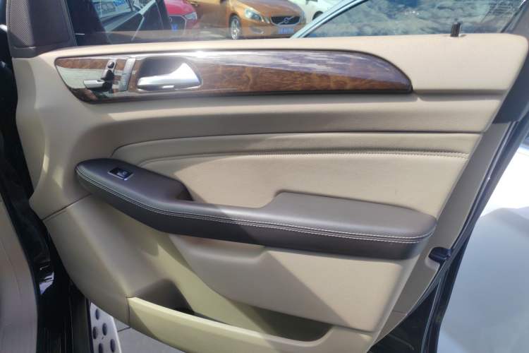 Used Mercedes-Benz M-Class 2015 ML 350 CDI 4MATIC Right Front Door Interior