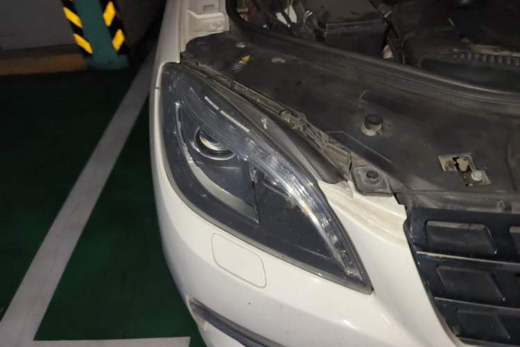Used Mercedes-Benz M-Class 2015 ML 400 4MATIC Dynamic Model Right Front Headlight