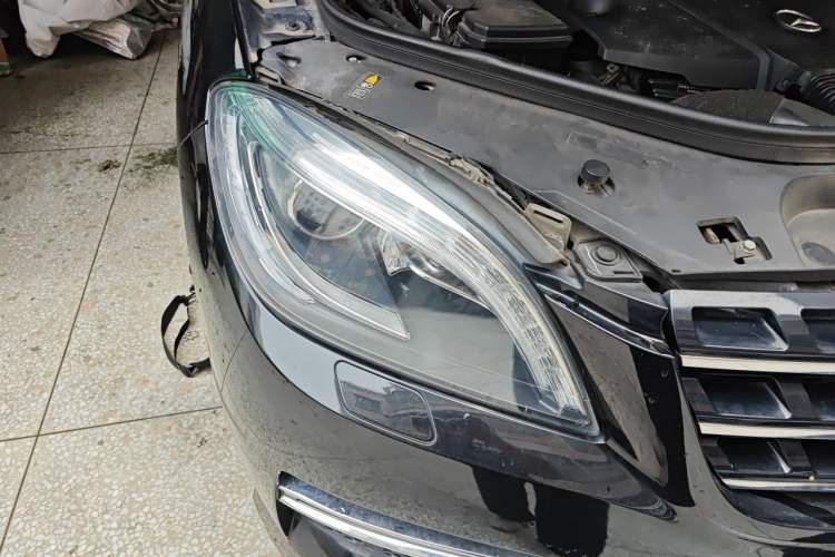 Used Mercedes-Benz M-Class 2015 ML 350 CDI 4MATIC Right Front Headlight