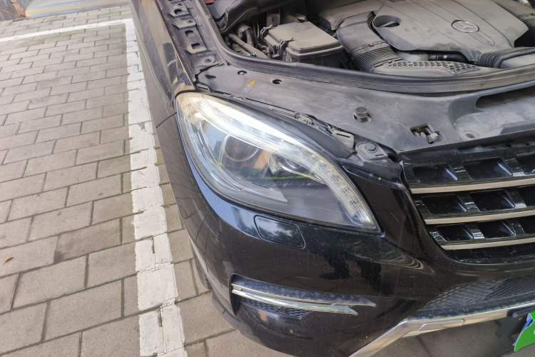 Used Mercedes-Benz M-Class 2015 ML 400 4MATIC Luxury Model Right Front Headlight