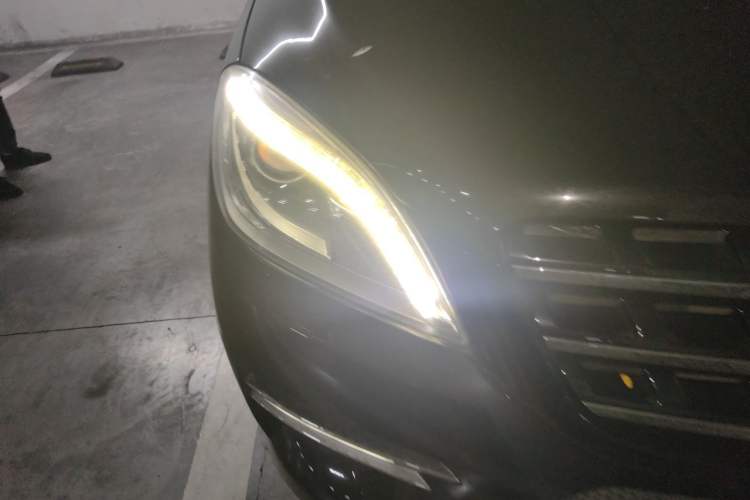 Used Mercedes-Benz M-Class 2015 ML 400 4MATIC Dynamic Model Right Front Headlight