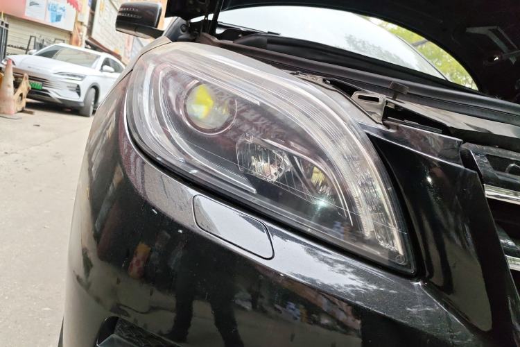 Used Mercedes-Benz M-Class 2015 ML 400 4MATIC Dynamic Model Right Front Headlight