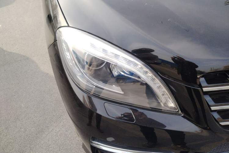 Used Mercedes-Benz M-Class 2015 ML 400 4MATIC Dynamic Model Right Front Headlight
