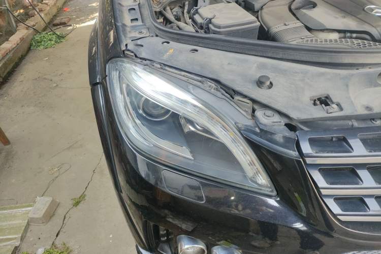 Used Mercedes-Benz M-Class 2015 ML 320 4MATIC Right Front Headlight