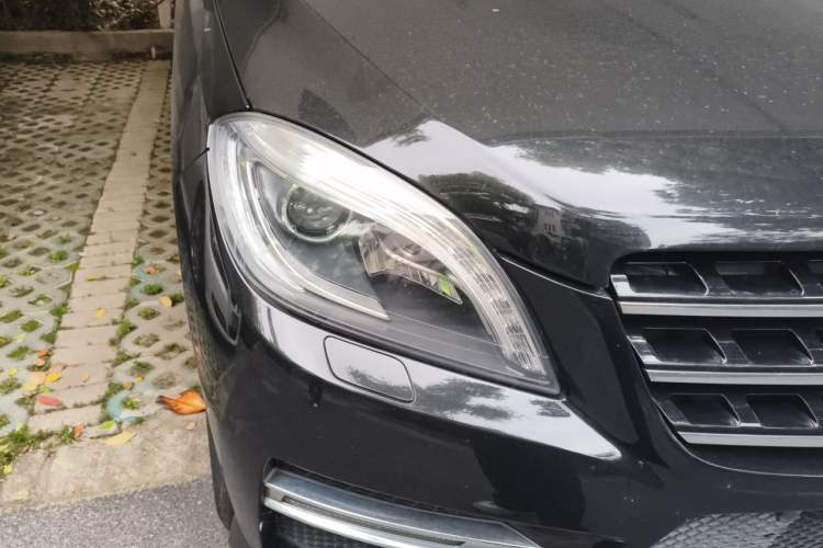 Used Mercedes-Benz M-Class 2015 ML 400 4MATIC Dynamic Model Right Front Headlight