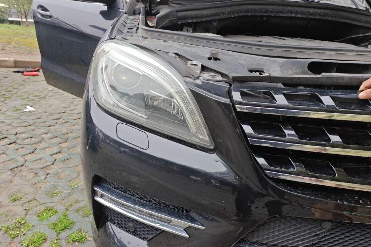 Used Mercedes-Benz M-Class 2015 ML 400 4MATIC Luxury Model Right Front Headlight