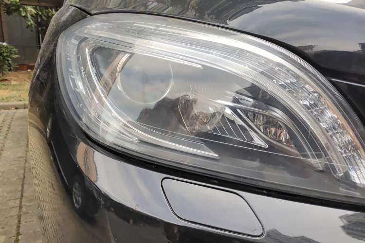 Used Mercedes-Benz M-Class 2015 ML 400 4MATIC Dynamic Model Right Front Headlight