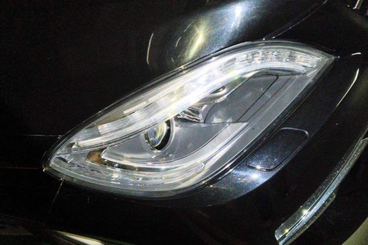 Used Mercedes-Benz M-Class 2015 ML 400 4MATIC Luxury Model Right Front Headlight