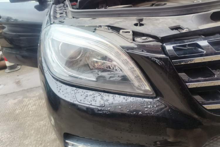 Used Mercedes-Benz M-Class 2015 ML 400 4MATIC Dynamic Model Right Front Headlight