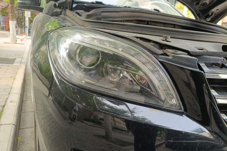 Used Mercedes-Benz M-Class 2015 ML 400 4MATIC Dynamic Model Right Front Headlight