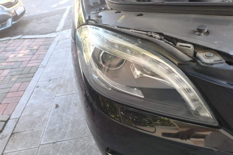 Used Mercedes-Benz M-Class 2015 ML 400 4MATIC Luxury Model Right Front Headlight