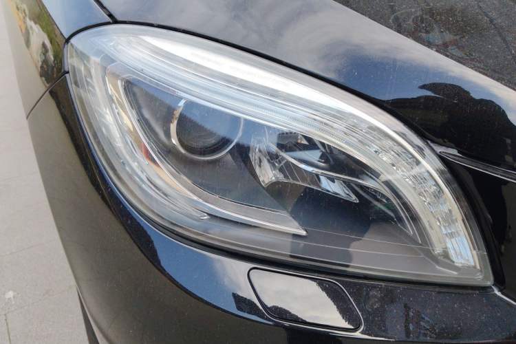 Used Mercedes-Benz M-Class 2015 ML 320 4MATIC Right Front Headlight