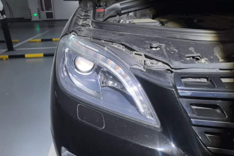 Used Mercedes-Benz M-Class 2015 ML 400 4MATIC Luxury Model Right Front Headlight