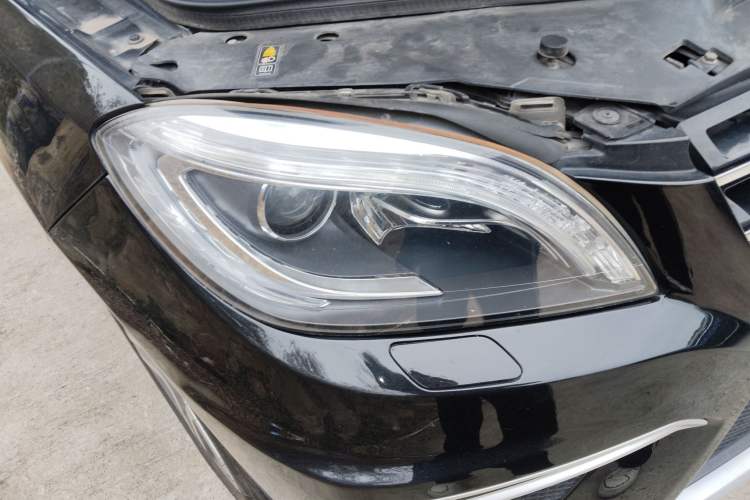 Used Mercedes-Benz M-Class 2015 ML 400 4MATIC Dynamic Model Right Front Headlight